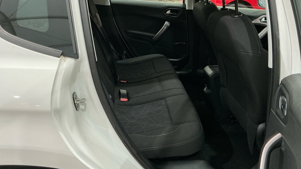 Used Peugeot 2008 2014 for sale - 77551252: Photo 8