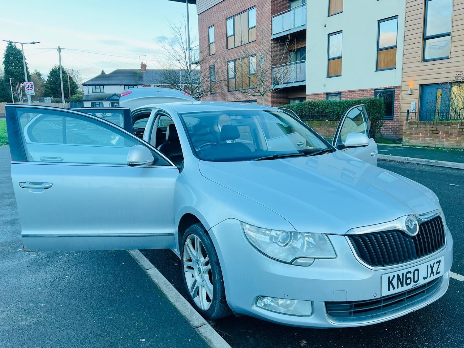 Used Skoda Superb 2011 for sale - 77082344: Photo 16