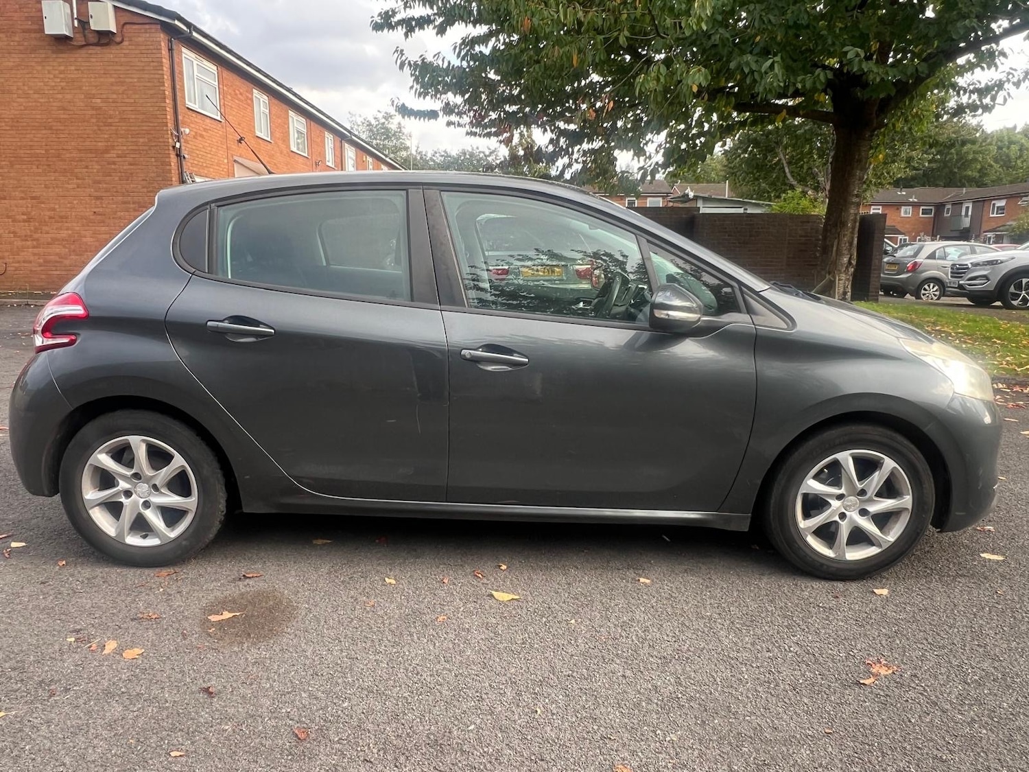 Used Peugeot 208 2013 for sale - 76397819: Photo 12