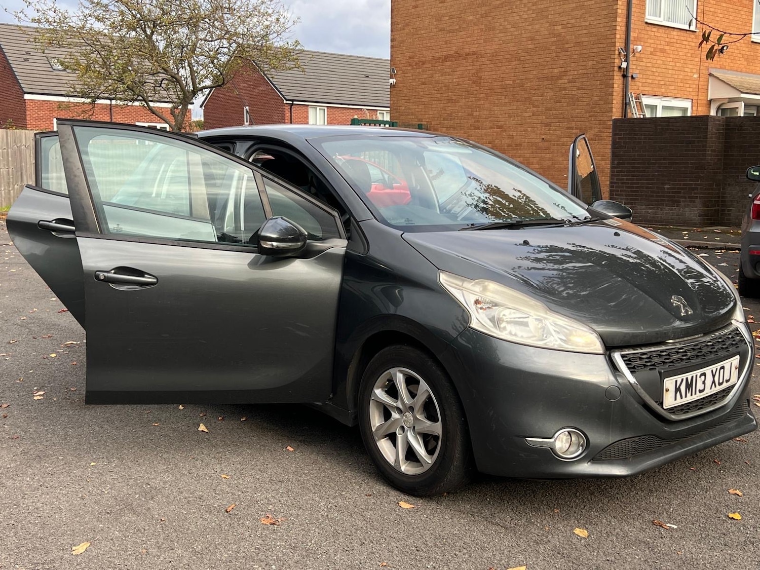 Used Peugeot 208 2013 for sale - 76397819: Photo 32