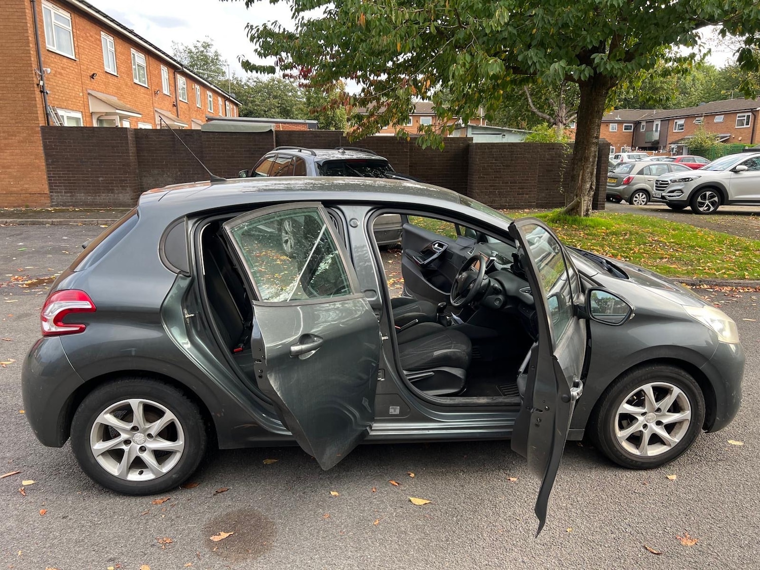 Used Peugeot 208 2013 for sale - 76397819: Photo 33