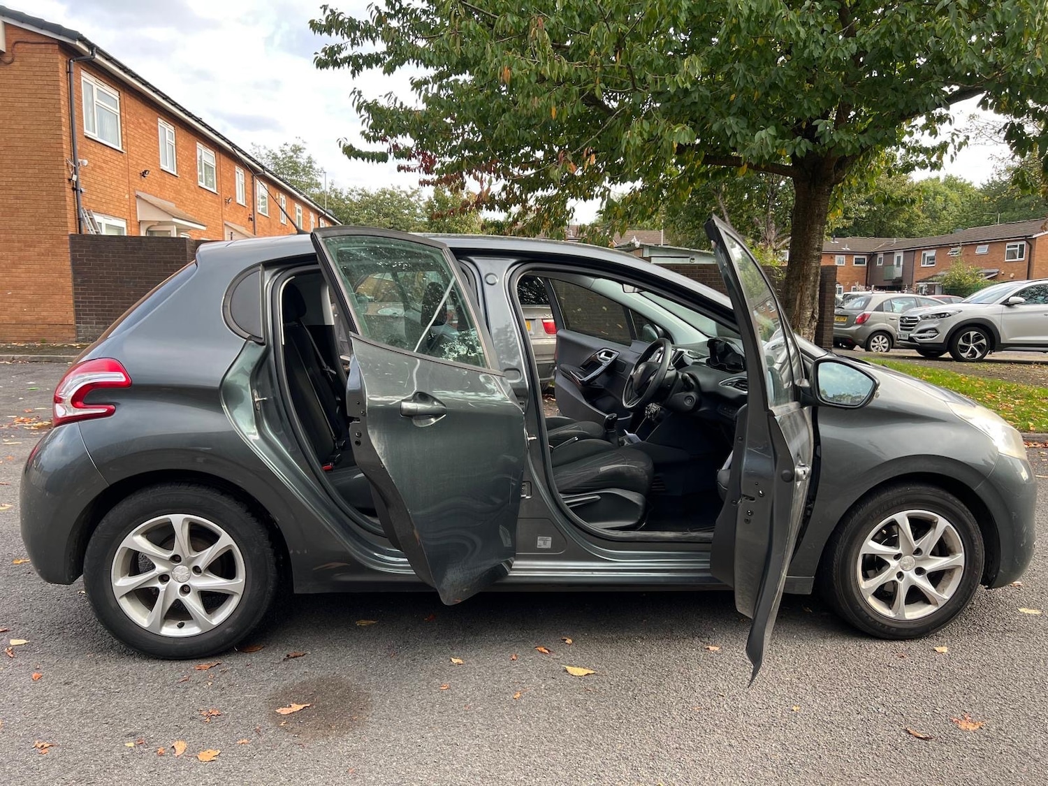 Used Peugeot 208 2013 for sale - 76397819: Photo 34