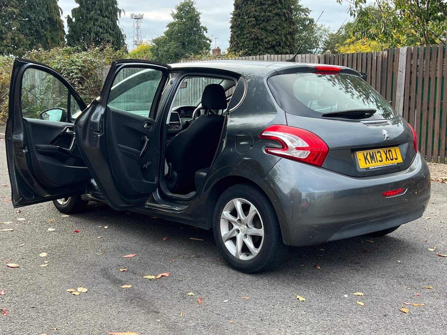 Used Peugeot 208 2013 for sale - 76397819: Photo 40