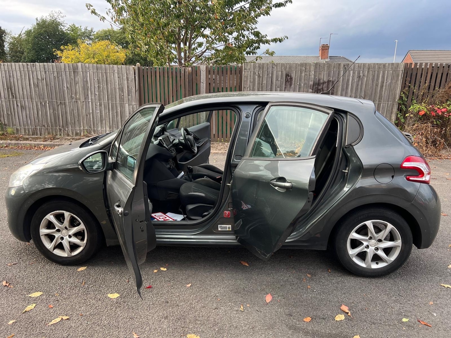 Used Peugeot 208 2013 for sale - 76397819: Photo 41