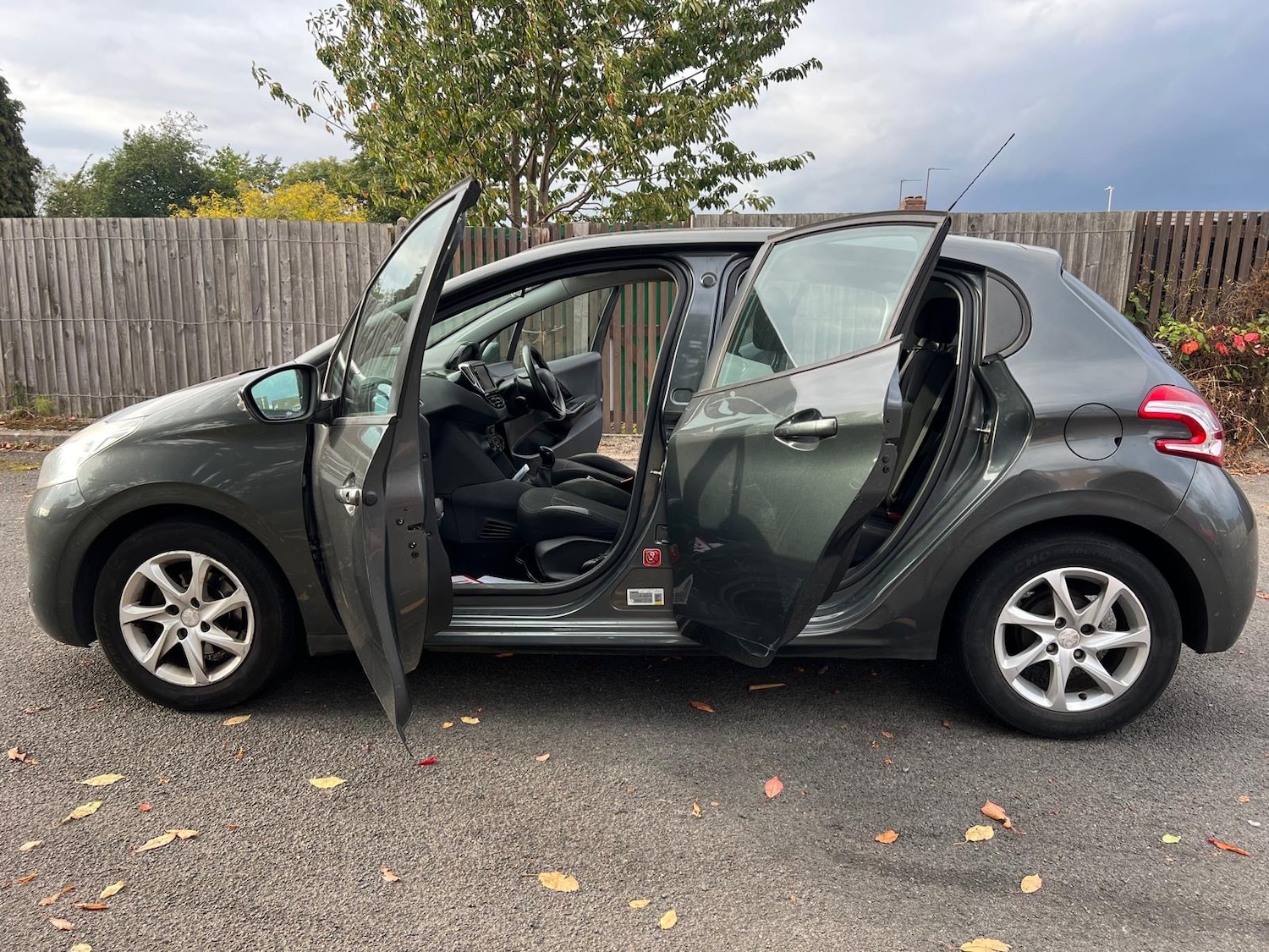 Used Peugeot 208 2013 for sale - 76397819: Photo 42