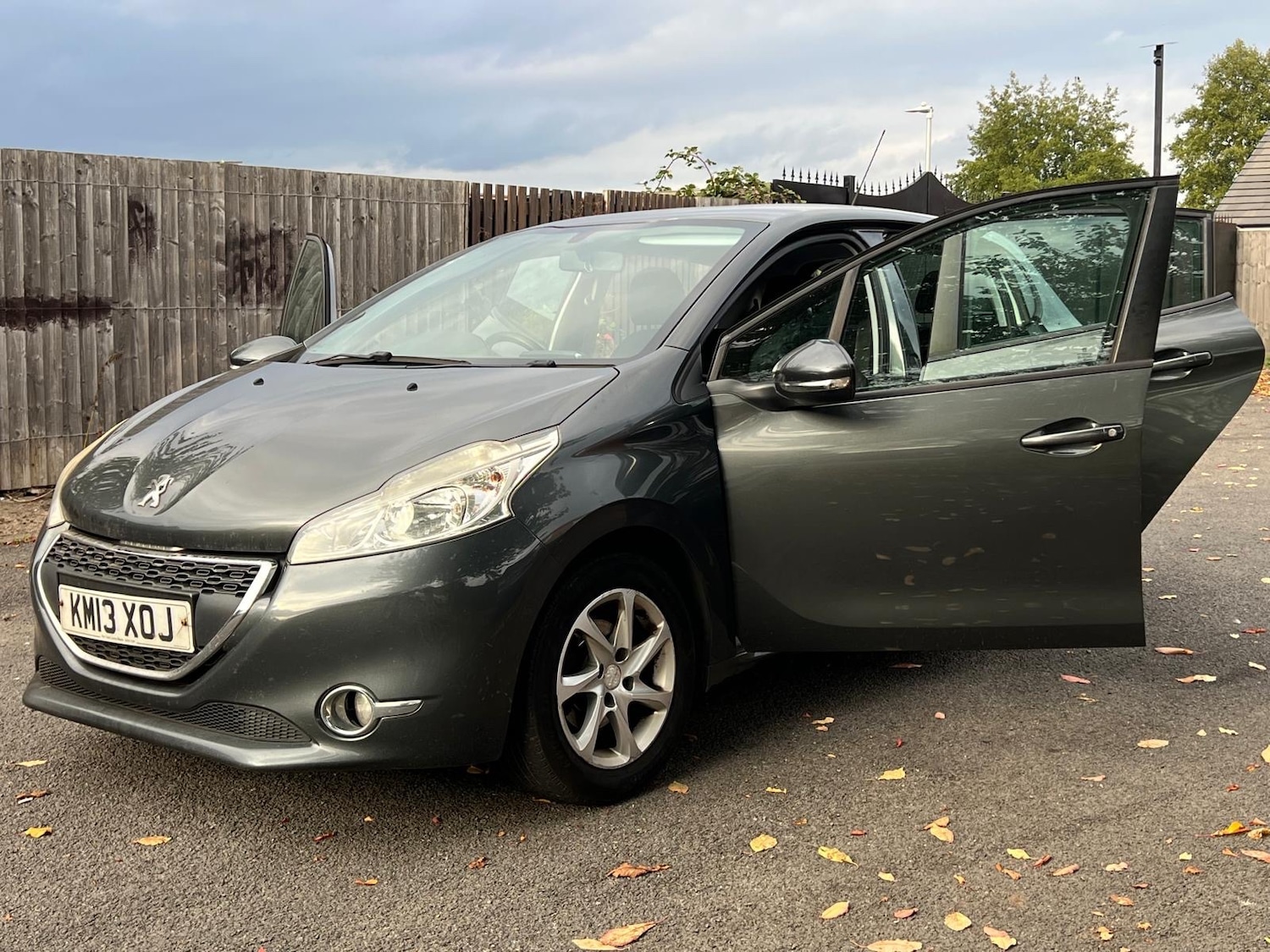 Used Peugeot 208 2013 for sale - 76397819: Photo 44