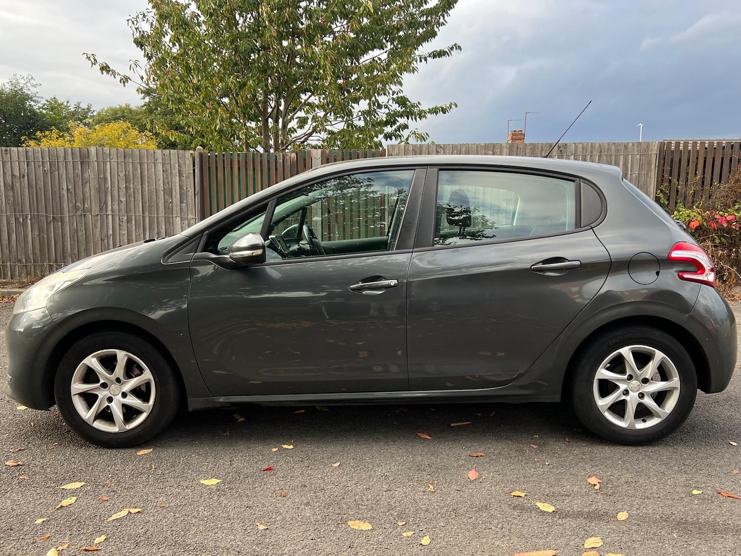 Used Peugeot 208 2013 for sale - 76397819: Photo 5