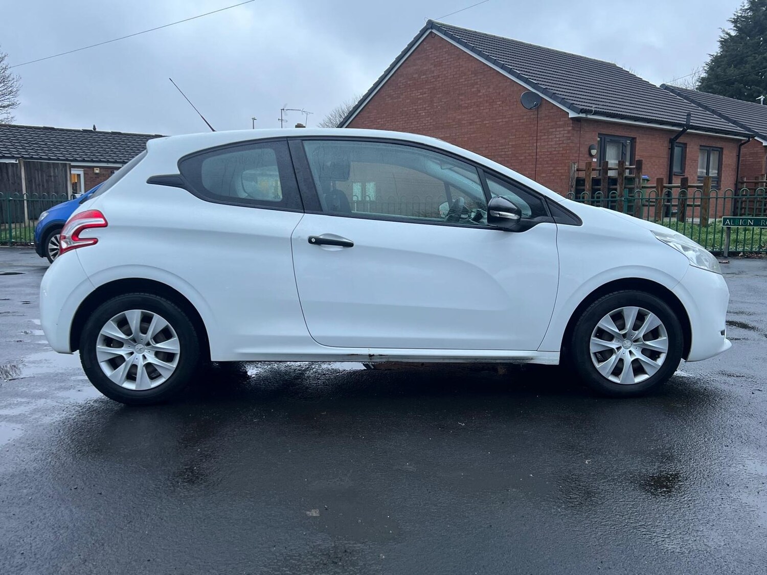 Used Peugeot 208 2015 for sale - 77613687: Photo 14