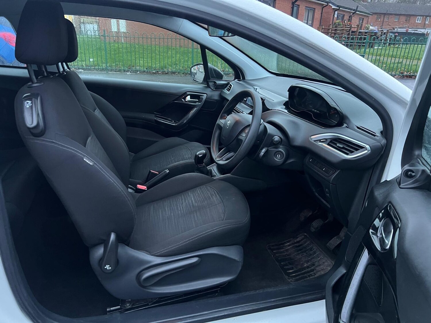 Used Peugeot 208 2015 for sale - 77613687: Photo 17