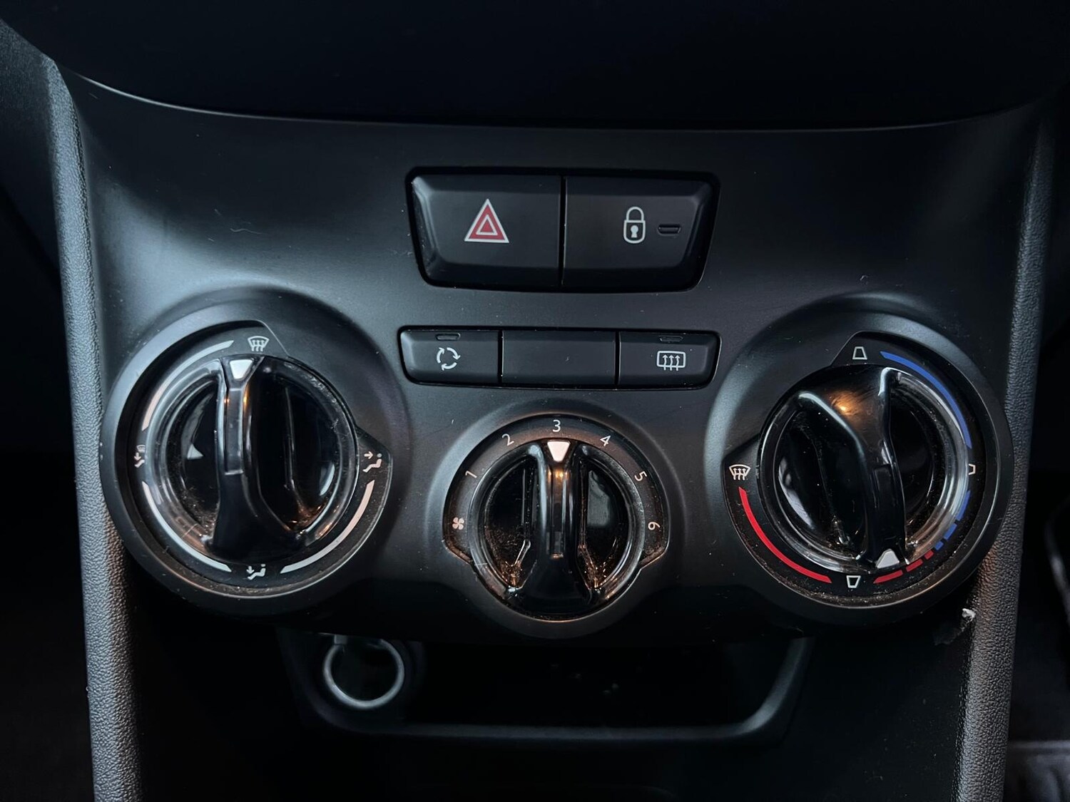 Used Peugeot 208 2015 for sale - 77613687: Photo 27