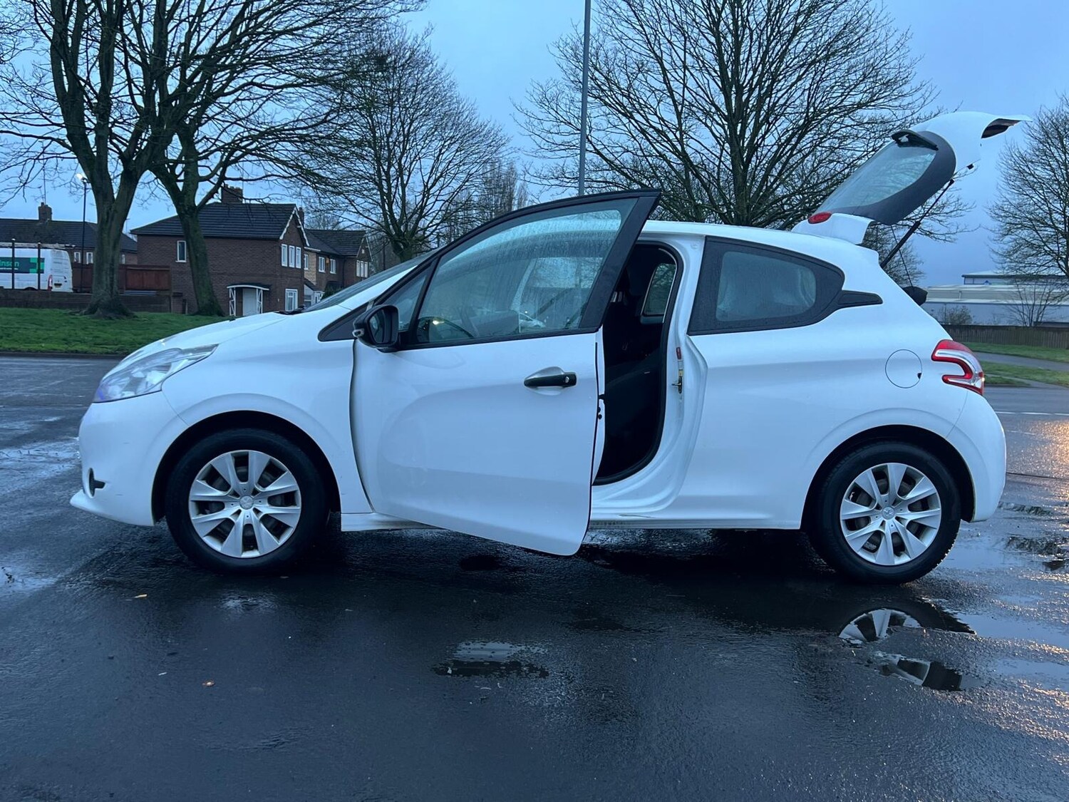 Used Peugeot 208 2015 for sale - 77613687: Photo 38