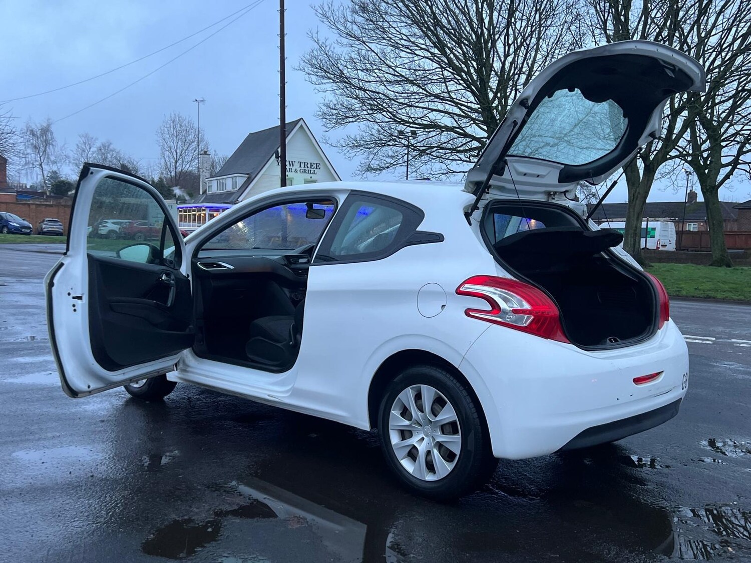 Used Peugeot 208 2015 for sale - 77613687: Photo 39
