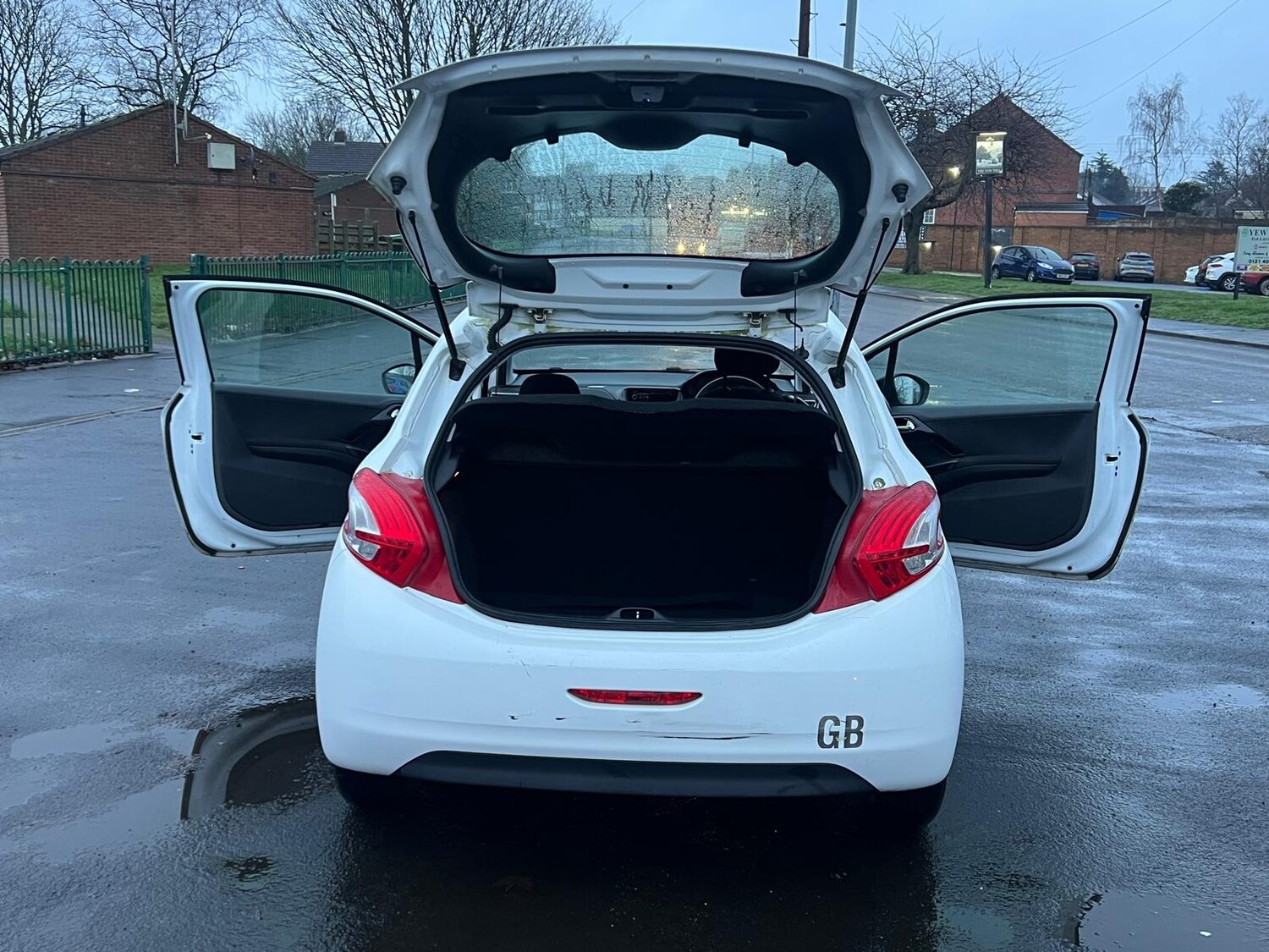 Used Peugeot 208 2015 for sale - 77613687: Photo 40