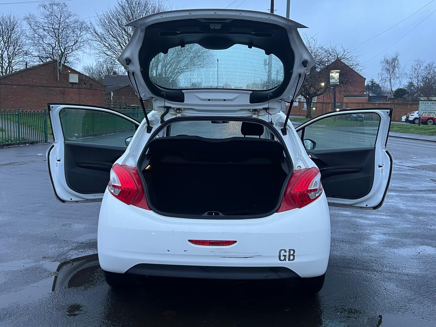 Used Peugeot 208 2015 for sale - 77613687: Photo 41