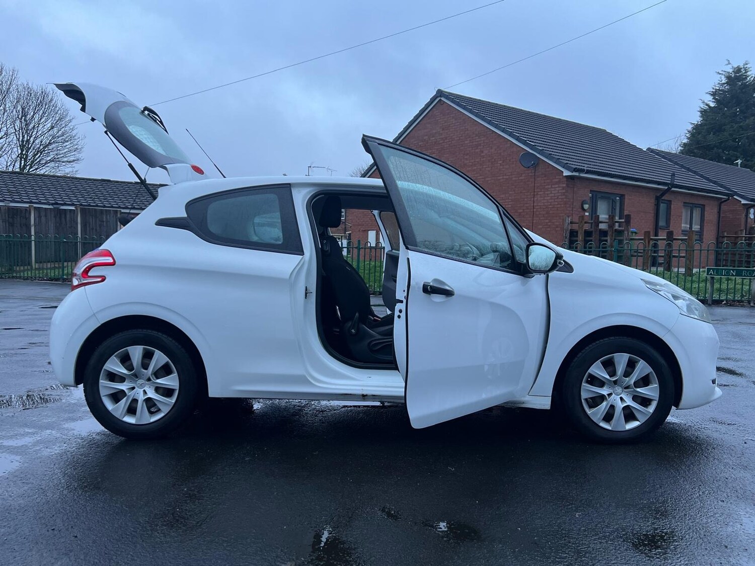 Used Peugeot 208 2015 for sale - 77613687: Photo 43