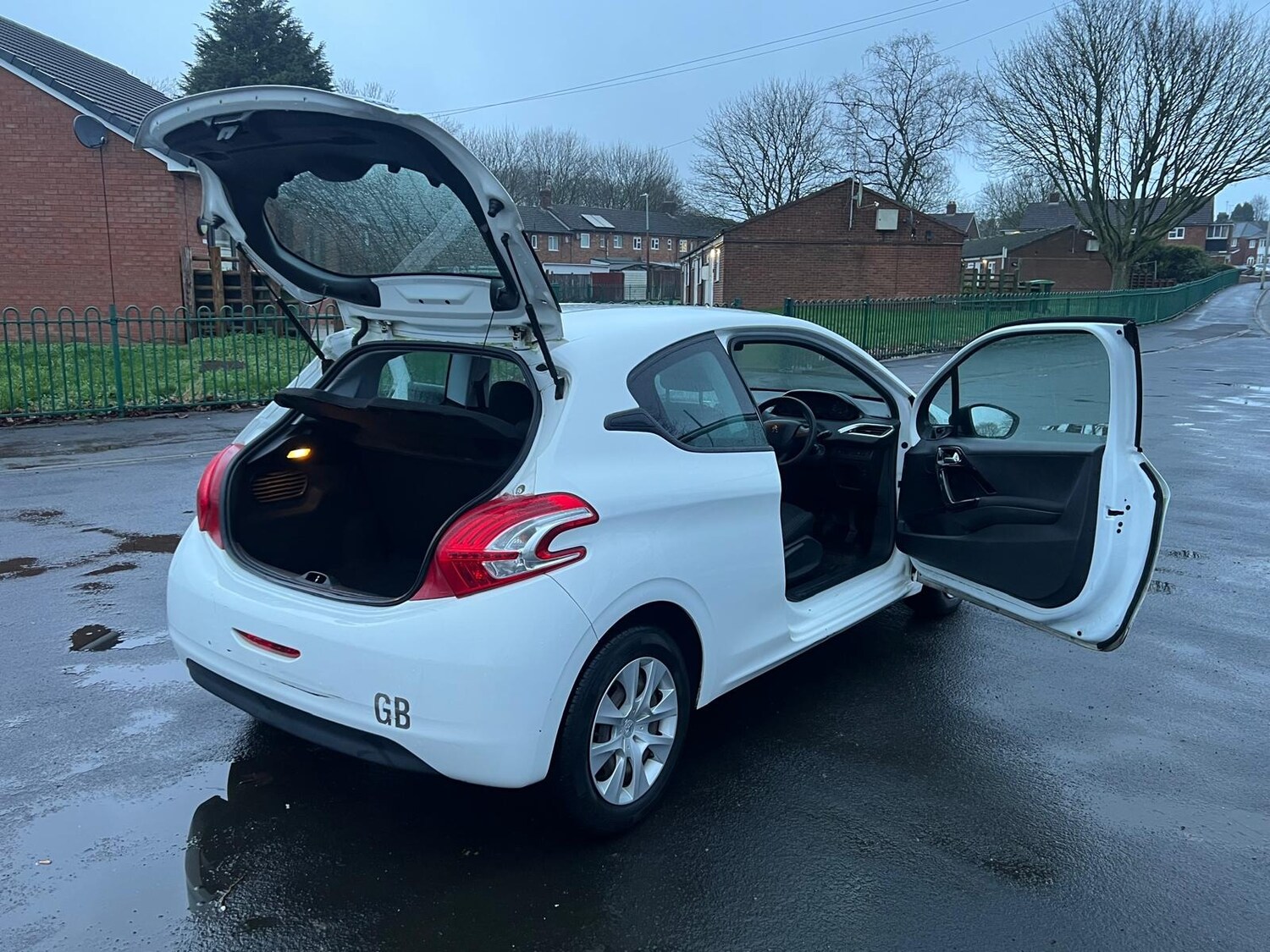 Used Peugeot 208 2015 for sale - 77613687: Photo 44