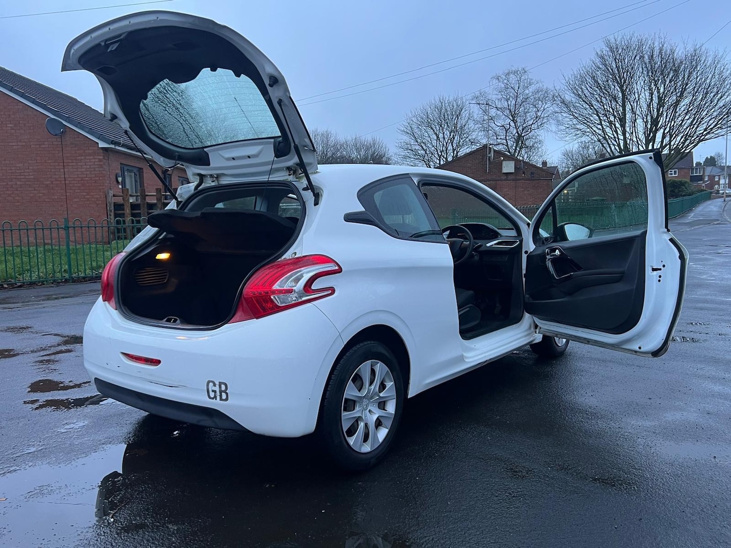 Used Peugeot 208 2015 for sale - 77613687: Photo 45