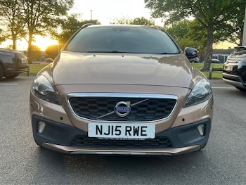 Used Volvo V40 2015 for sale - 78683514: Photo
