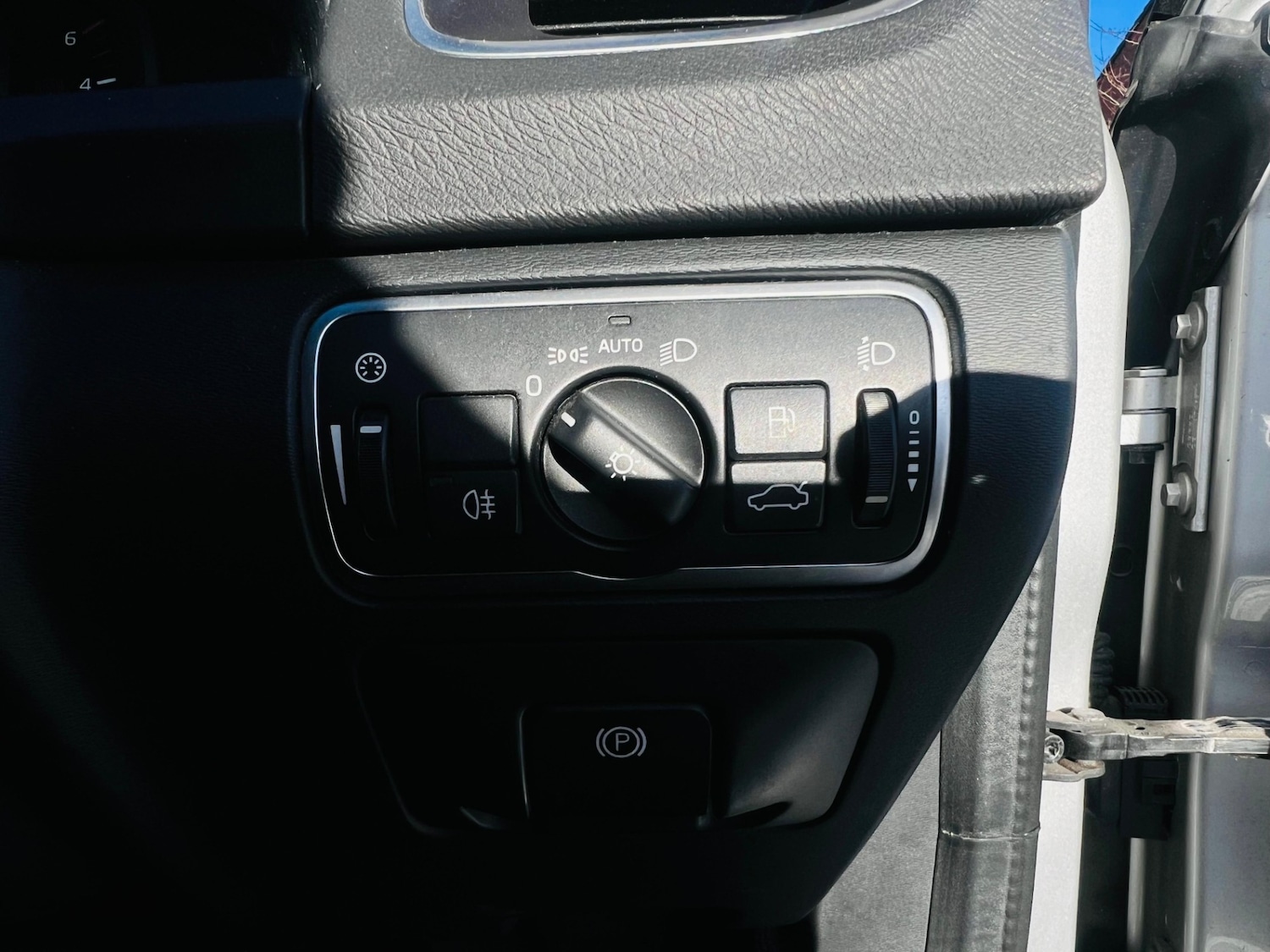 Used Volvo V60 2016 for sale - 77084636: Photo 36