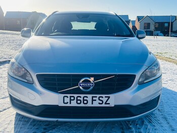 Used Volvo V60 2016 for sale - 77084636: Photo