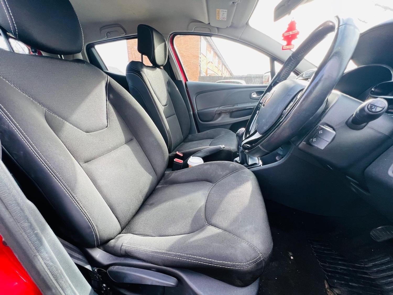 Used Renault Clio 2015 for sale - 77613681: Photo 38