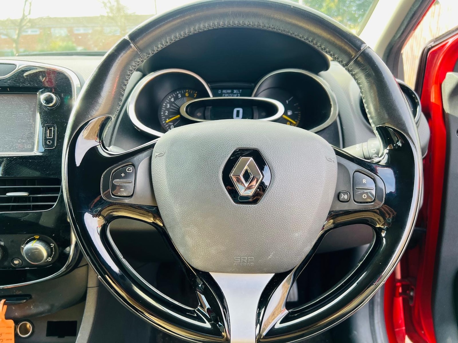 Used Renault Clio 2015 for sale - 77613681: Photo 40