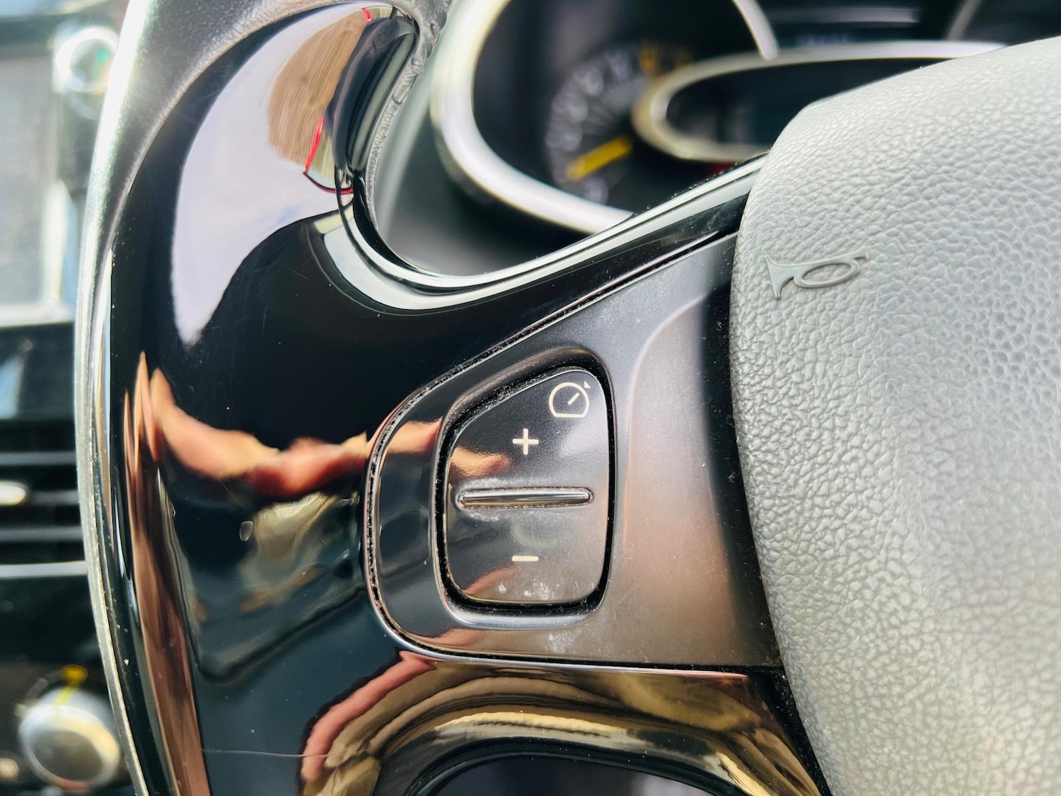 Used Renault Clio 2015 for sale - 77613681: Photo 41