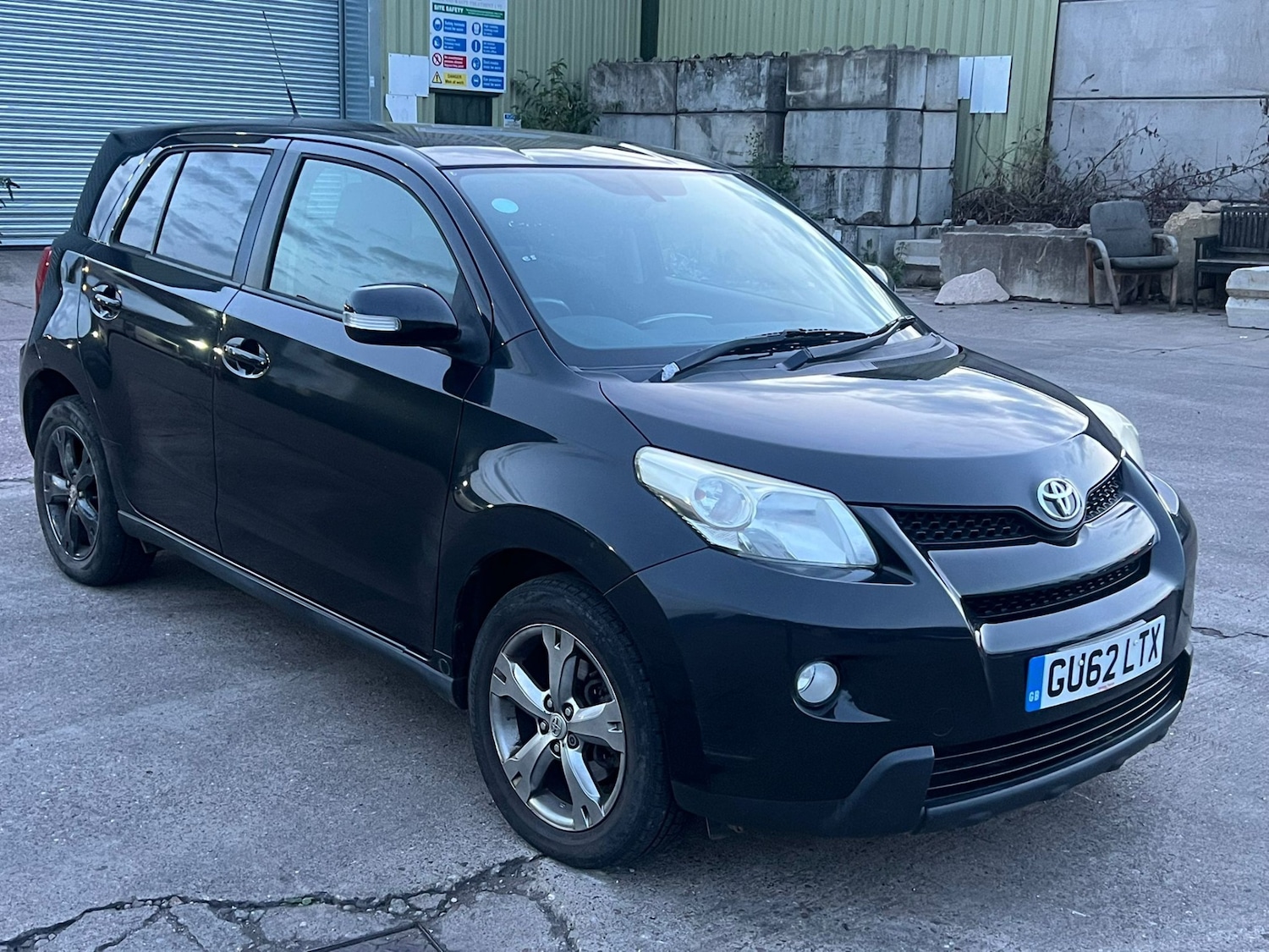Used Toyota Urbancruiser 2012 for sale - 76168353: Photo 2