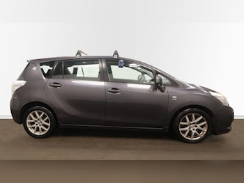 Used Toyota Verso 2011 for sale - 76802504: Photo