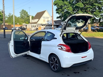 Used Peugeot 208 2013 for sale - 78736221: Photo