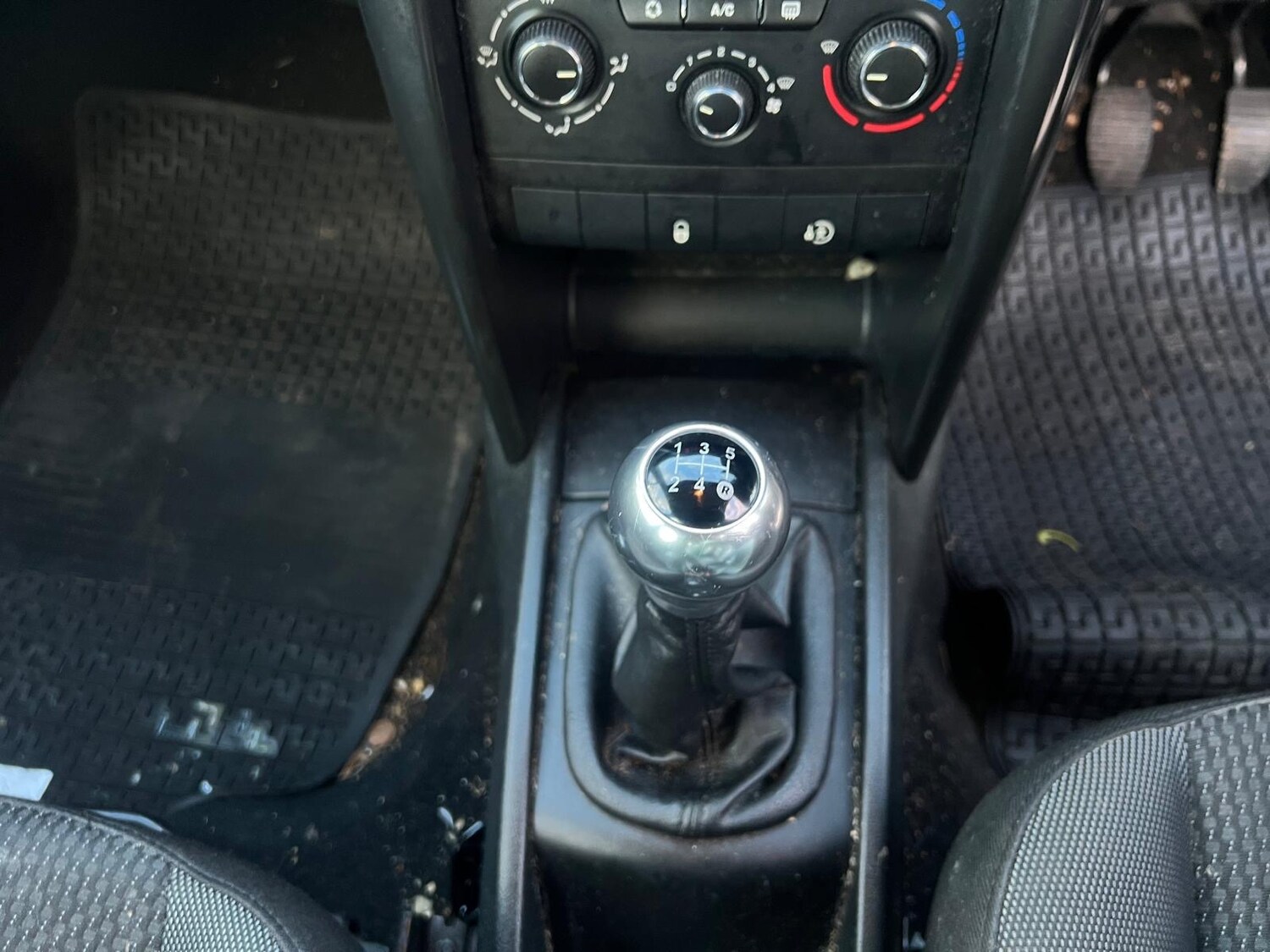 Used Peugeot 207 2010 for sale - 77515313: Photo 26