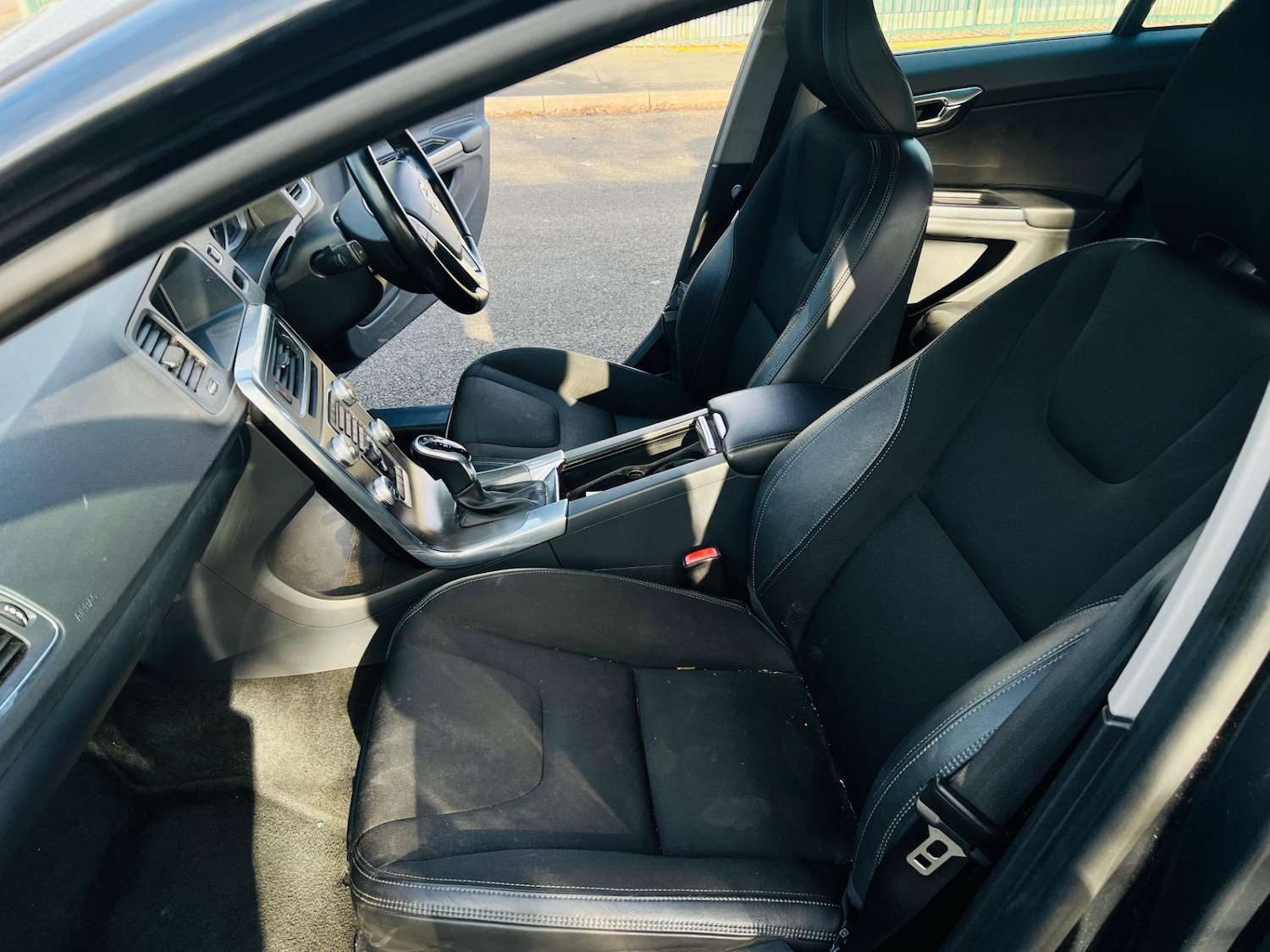 Used Volvo V60 2015 for sale - 77332191: Photo 12