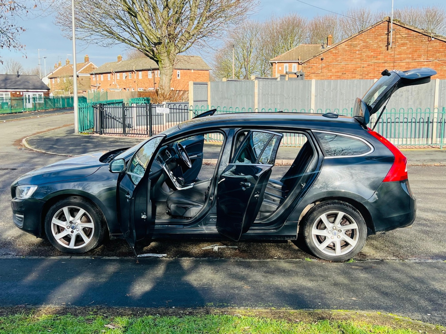 Used Volvo V60 2015 for sale - 77332191: Photo 19