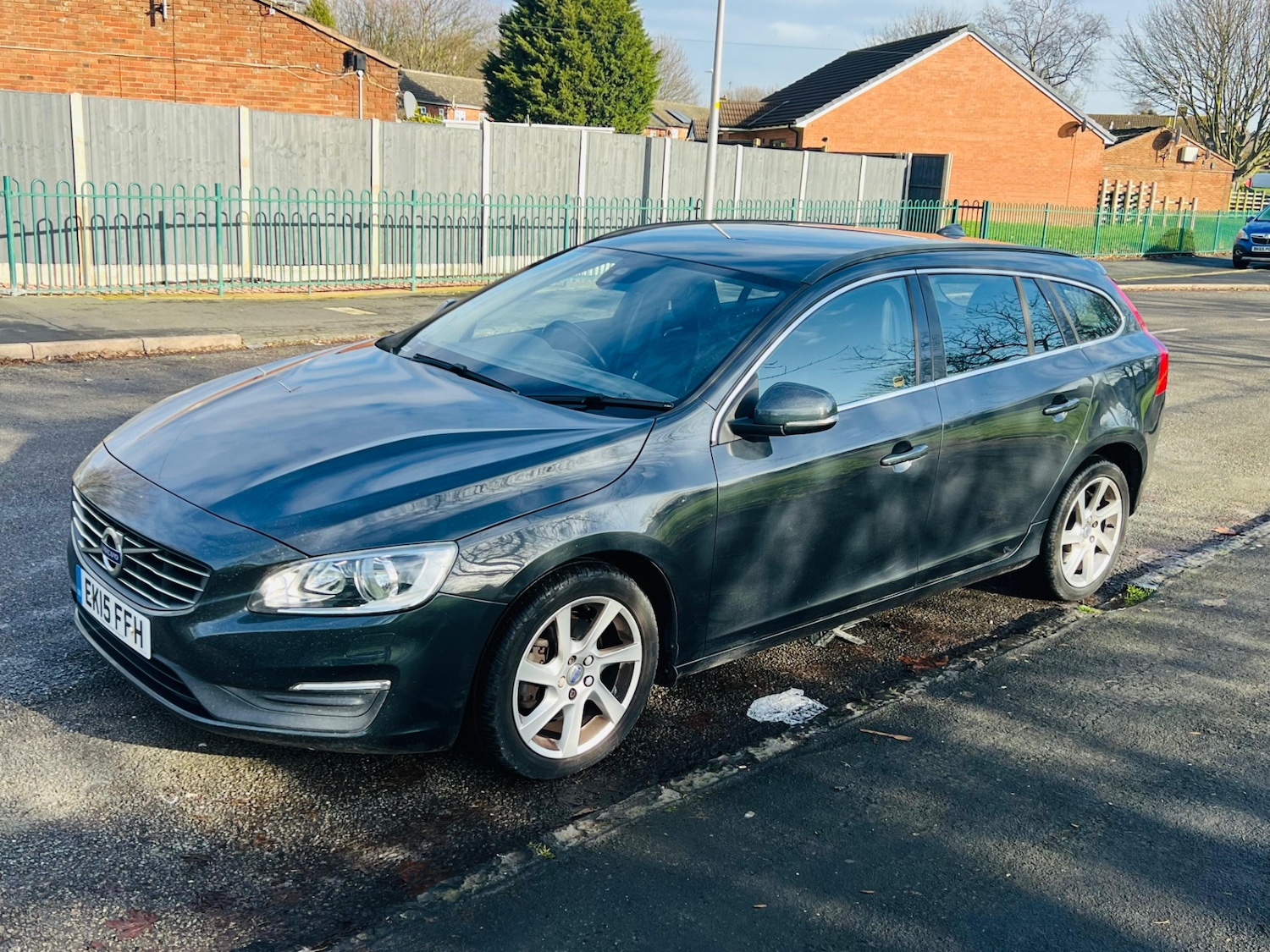 Used Volvo V60 2015 for sale - 77332191: Photo 2