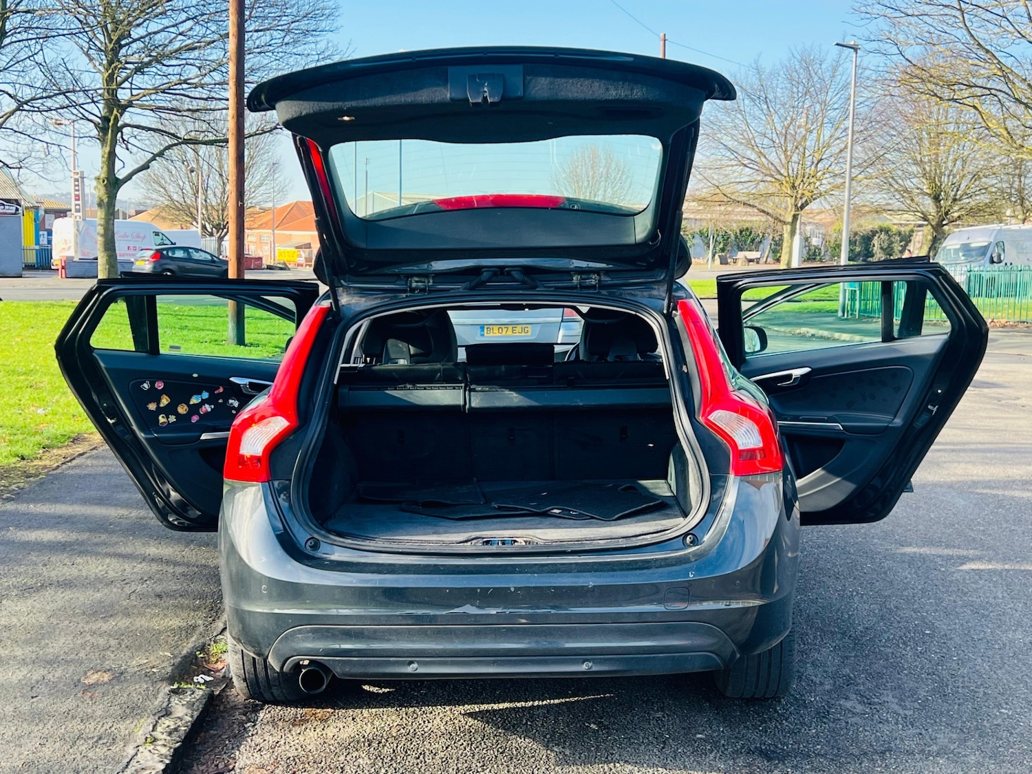 Used Volvo V60 2015 for sale - 77332191: Photo 22