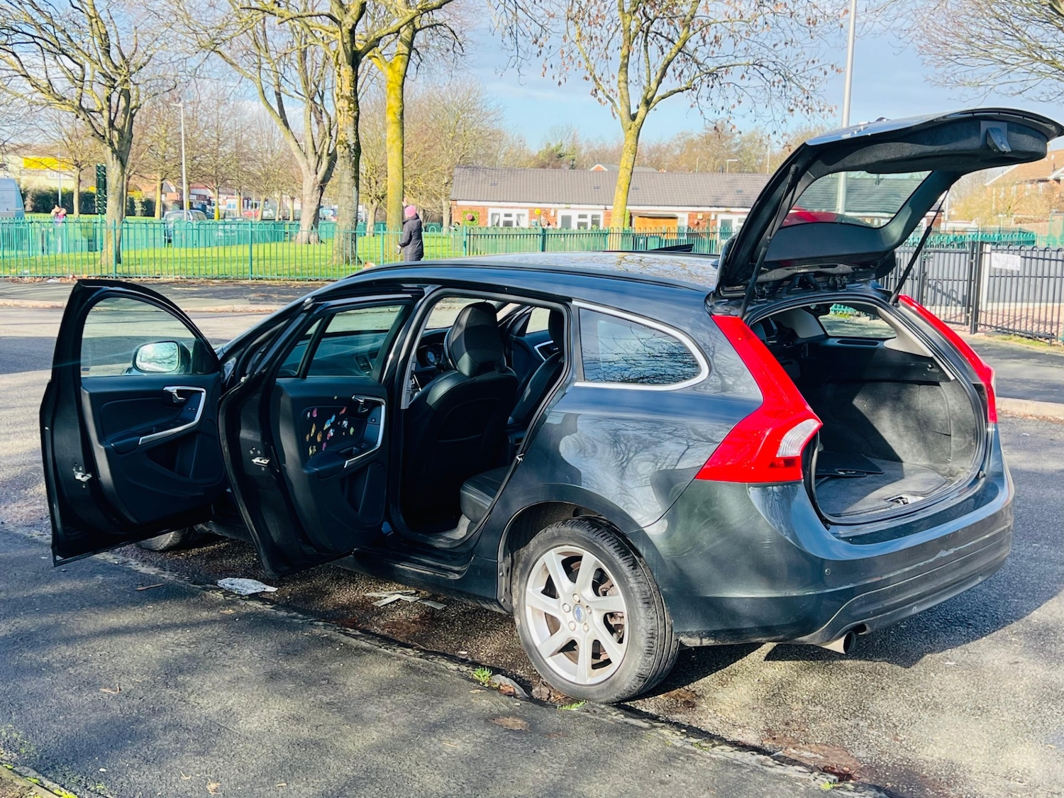 Used Volvo V60 2015 for sale - 77332191: Photo 23