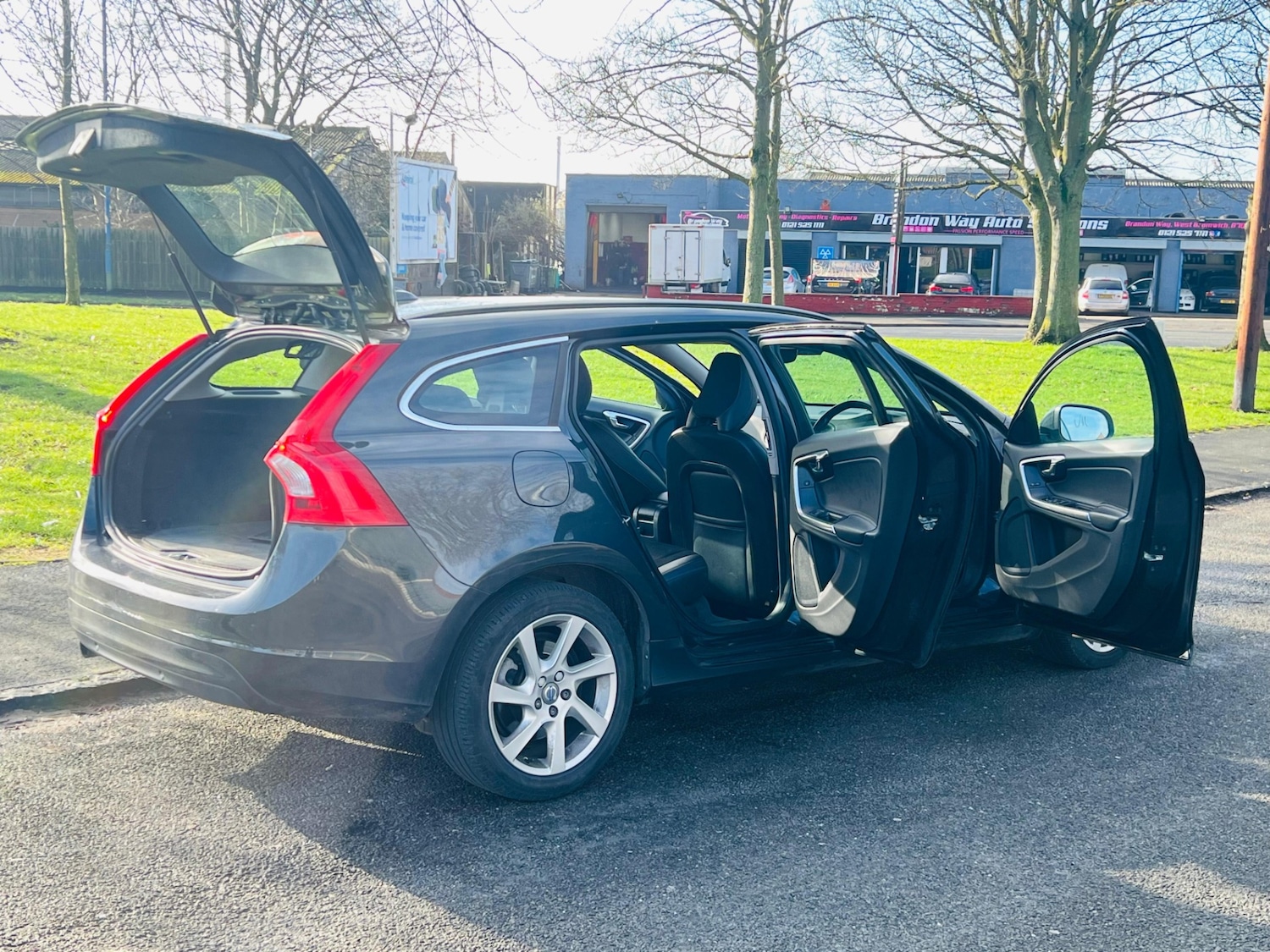 Used Volvo V60 2015 for sale - 77332191: Photo 25