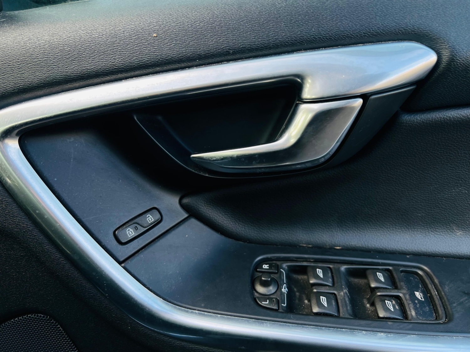 Used Volvo V60 2015 for sale - 77332191: Photo 27