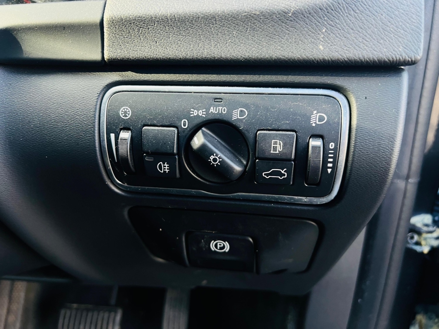 Used Volvo V60 2015 for sale - 77332191: Photo 30