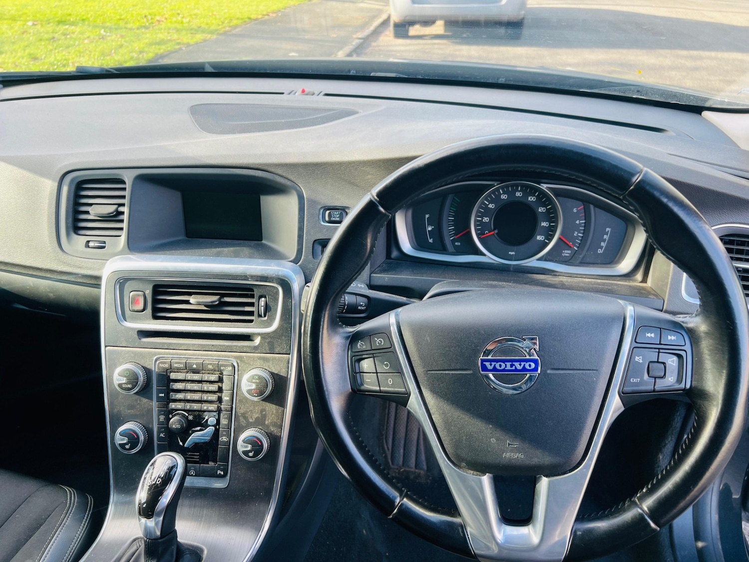 Used Volvo V60 2015 for sale - 77332191: Photo 31