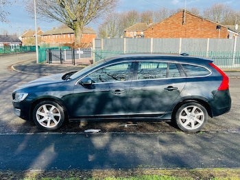 Used Volvo V60 2015 for sale - 77332191: Photo