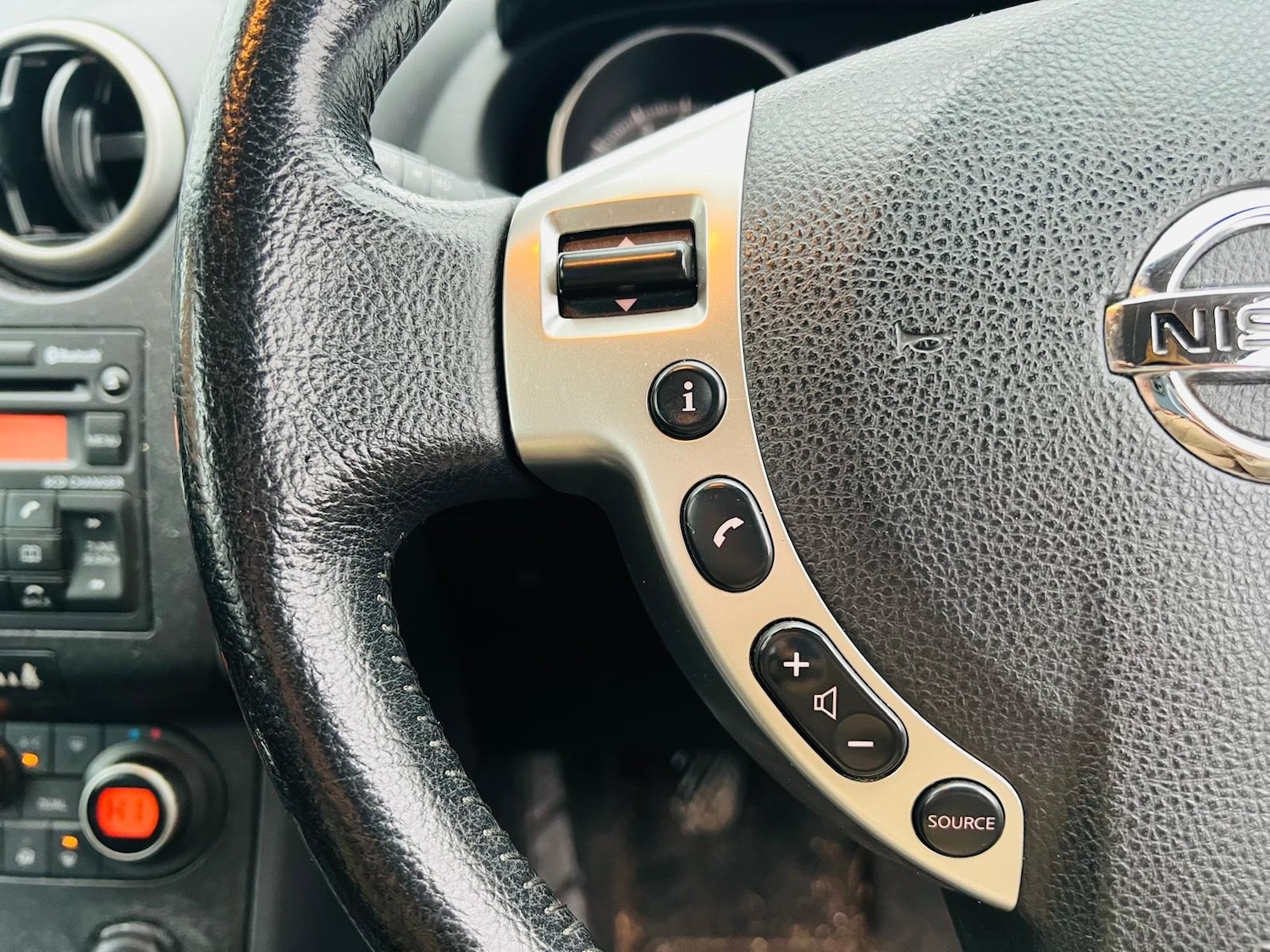 Used Nissan Qashqai 2009 for sale - 77268180: Photo 39