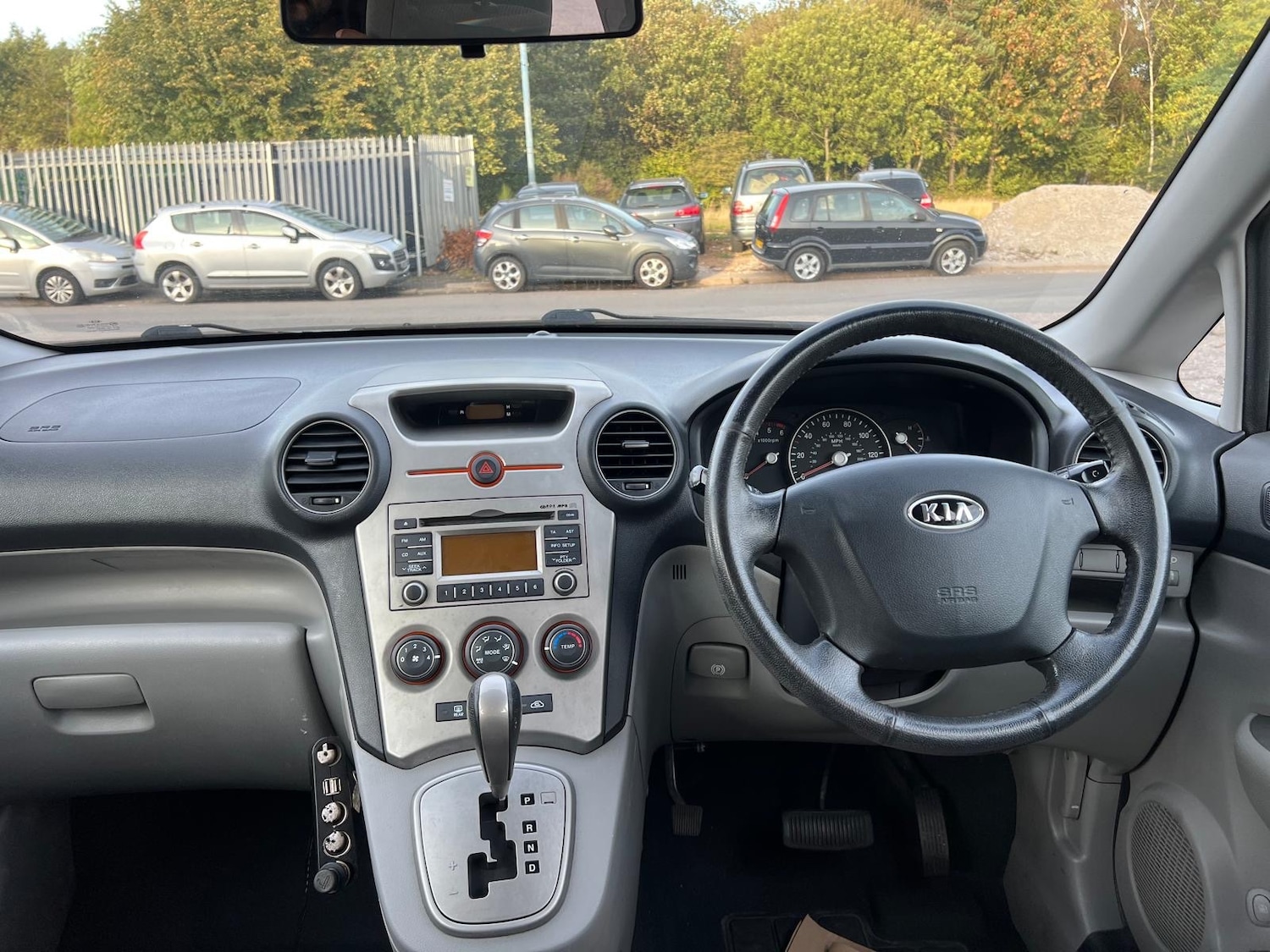 Used Kia Carens 2009 for sale - 76165420: Photo 23