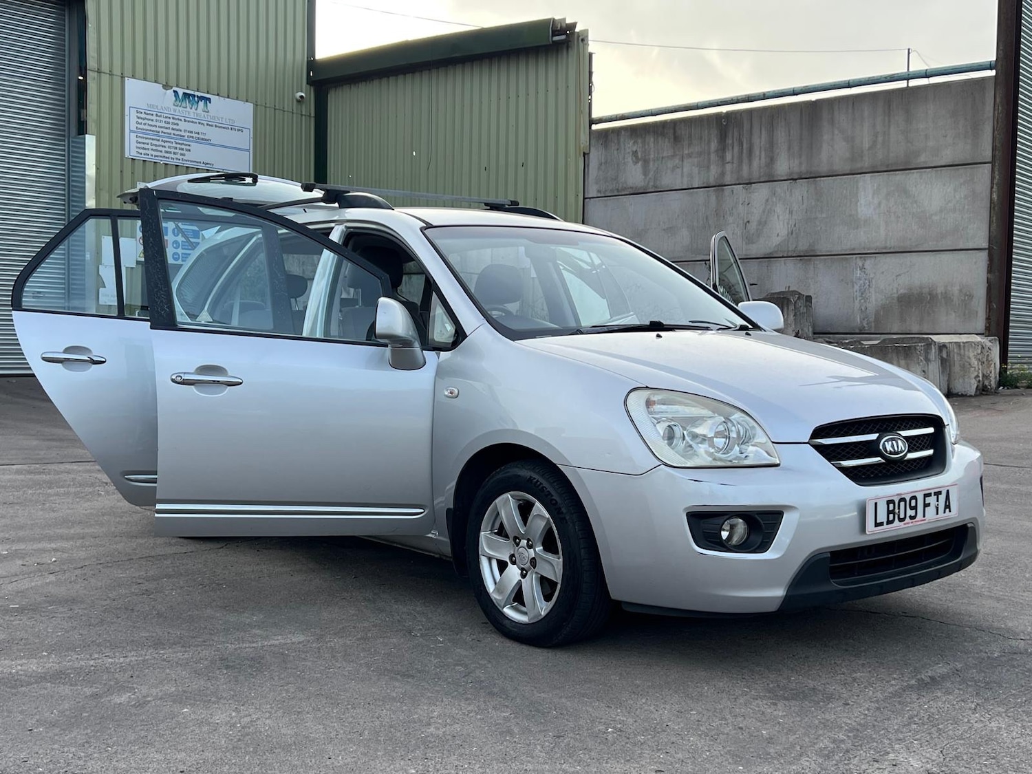 Used Kia Carens 2009 for sale - 76165420: Photo 27
