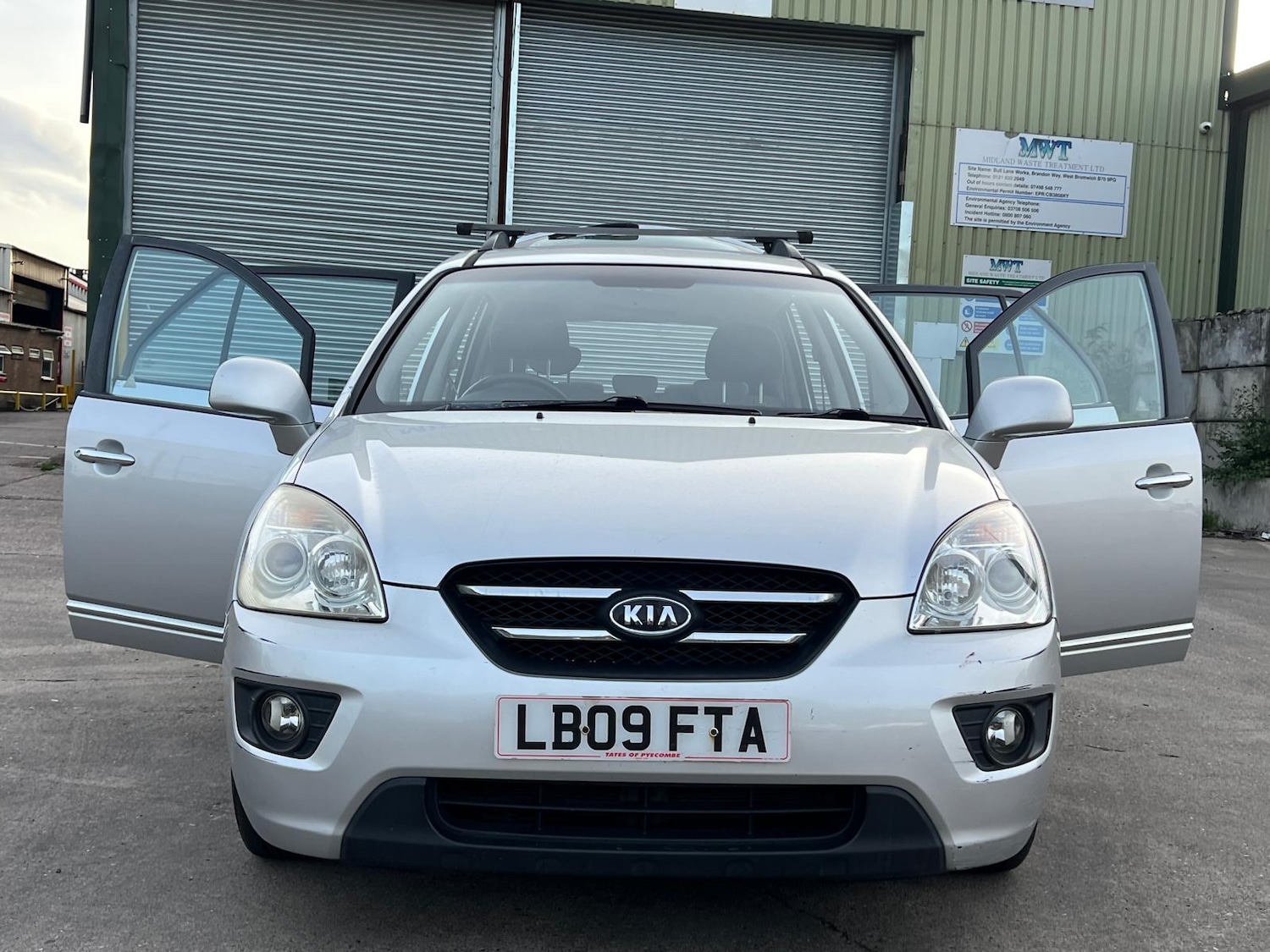 Used Kia Carens 2009 for sale - 76165420: Photo 29