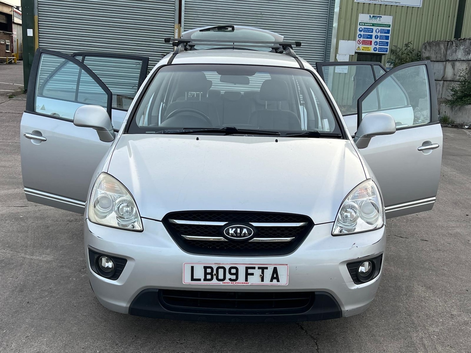 Used Kia Carens 2009 for sale - 76165420: Photo 30