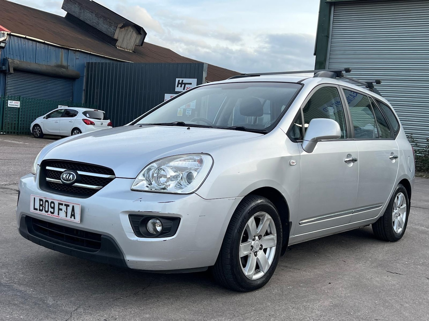 Used Kia Carens 2009 for sale - 76165420: Photo 5