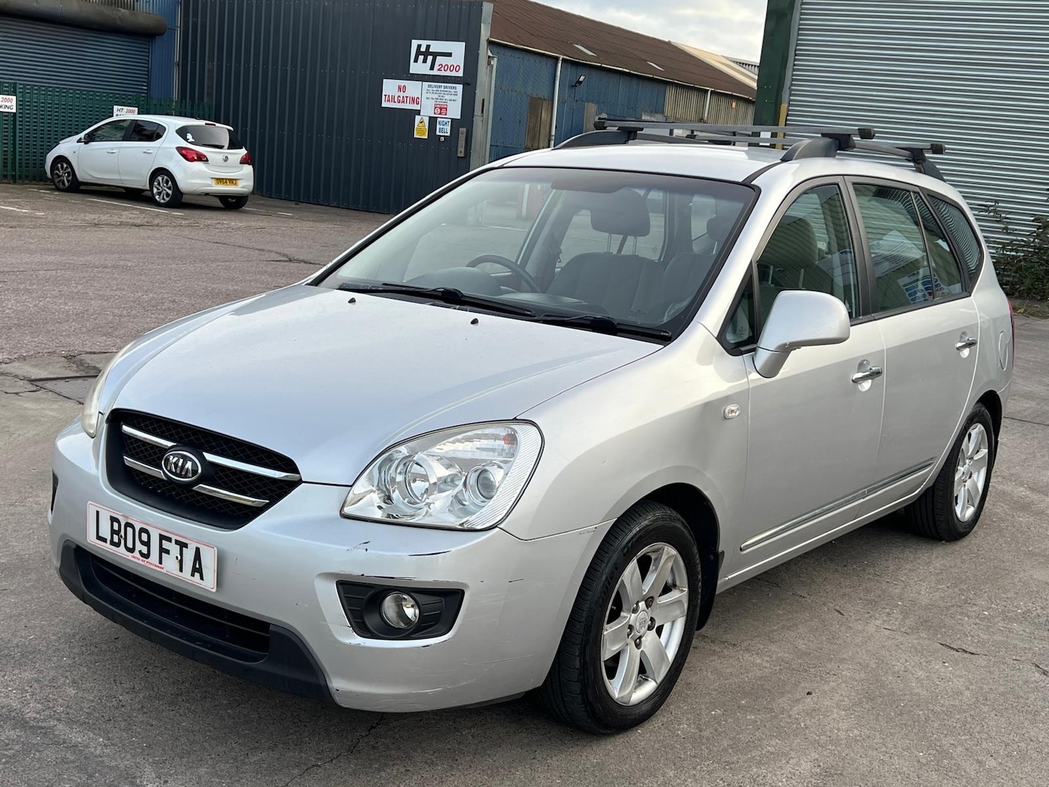 Used Kia Carens 2009 for sale - 76165420: Photo 6