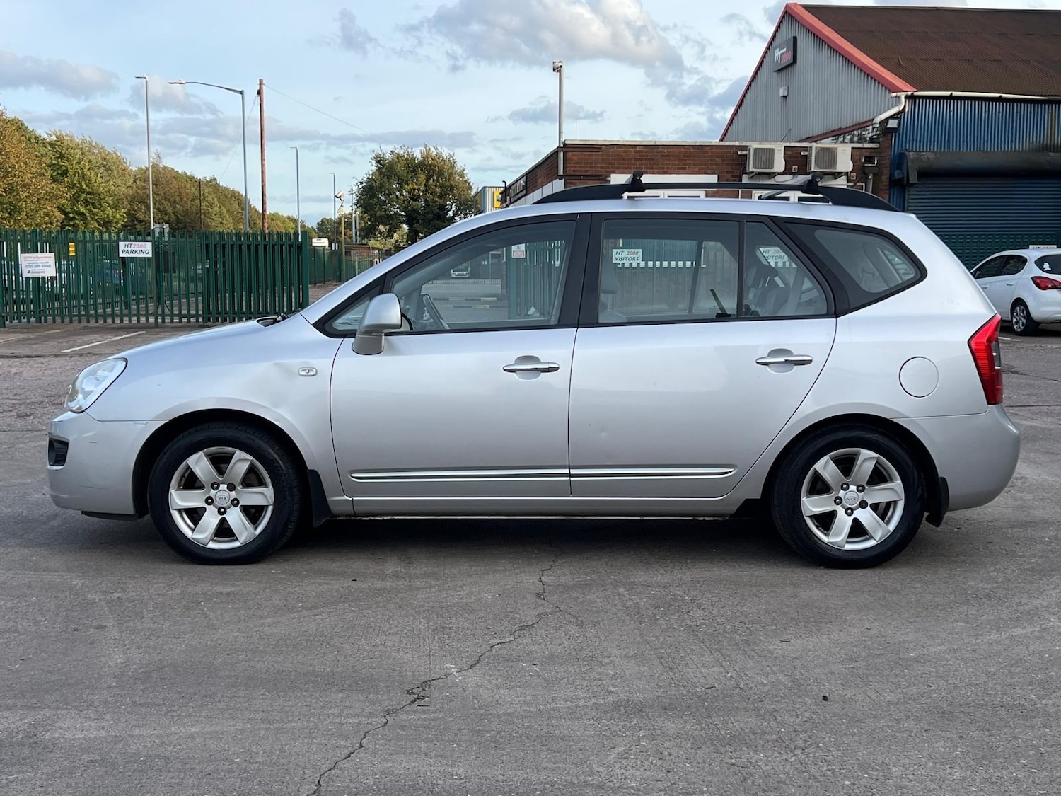 Used Kia Carens 2009 for sale - 76165420: Photo 7