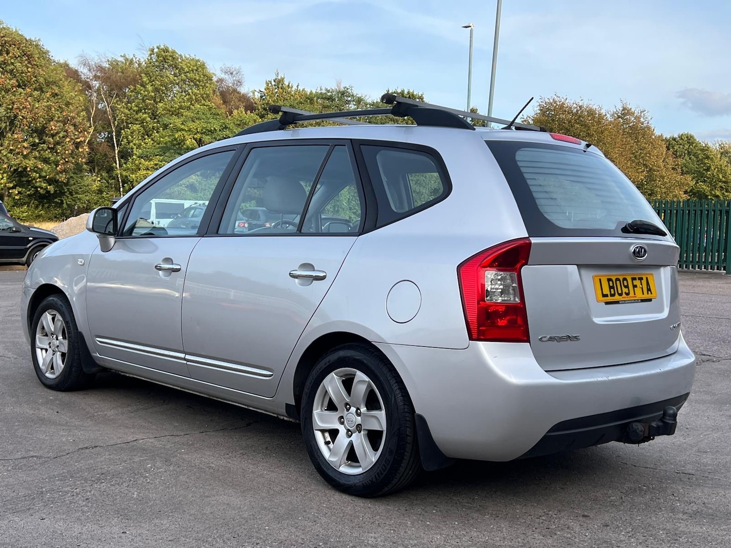 Used Kia Carens 2009 for sale - 76165420: Photo 8